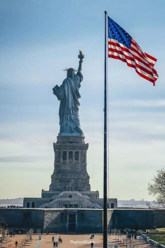 Statue of Liberty with the American flag symbolizing opportunities for international students and professionals planning to study or work in the USA in 2026.